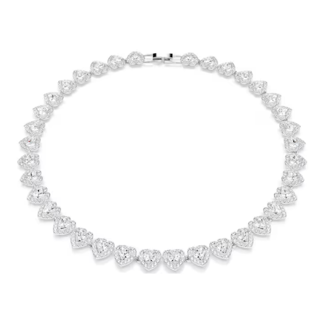 Collier femme en argent avec pierres en forme de goutte en zirconium porté autour du cou, style luxe et raffiné