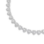 Collier femme en argent avec pierres en forme de goutte en zirconium porté autour du cou, style luxe et raffiné