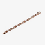 Bracelet chaîne couleur rose gold serti de zirconium porté par un homme avec bague assortie, style moderne et premium