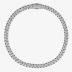 Collier Cuban link en argent serti de zirconium porté par un homme, style imposant et luxueux